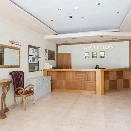 първа линия с адрес к-с реджина маре Szálloda 3*