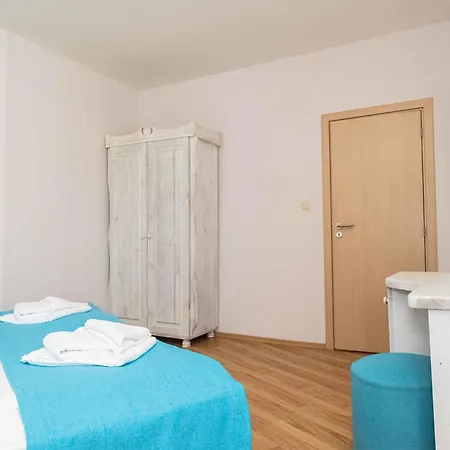 Szálloda първа линия с адрес к-с реджина маре 3*