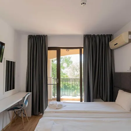 Hotel Първа Линия Хотел С Адрес К-С Реджина Маре Царево Tsarevo