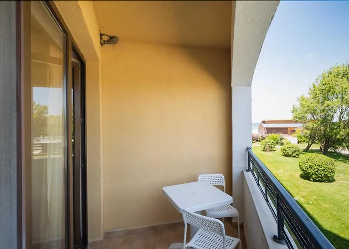 Първа Линия Хотел С Адрес К-С Реджина Маре Царево Хотел 3*