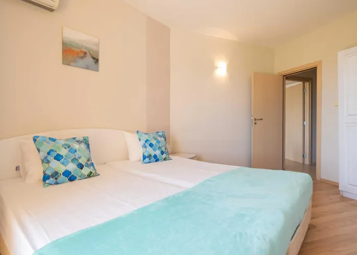 Хотел Първа Линия Хотел С Адрес К-С Реджина Маре Царево 3*